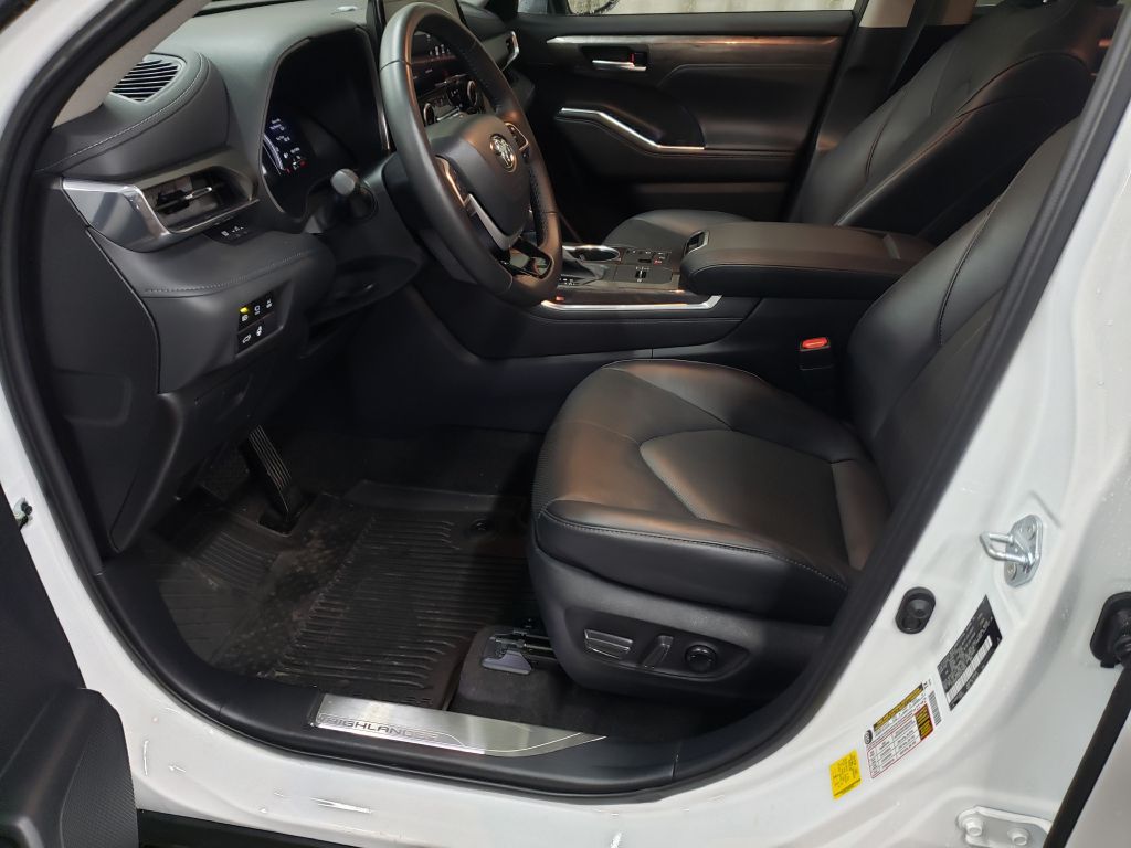 Photo 39 of this TOYOTA HIGHLANDER