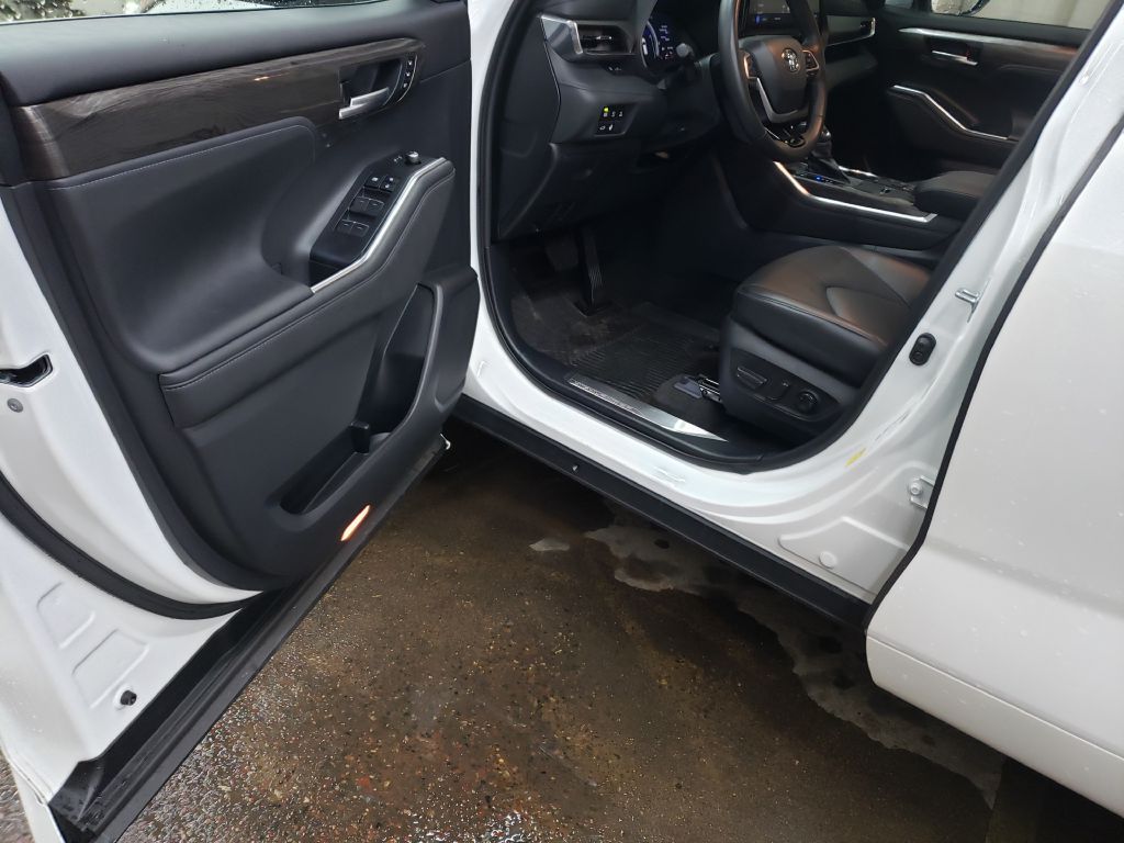 Photo 40 of this TOYOTA HIGHLANDER