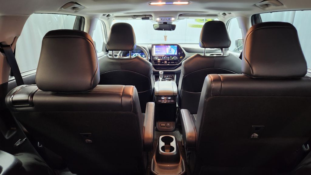 Photo 79 of this TOYOTA HIGHLANDER