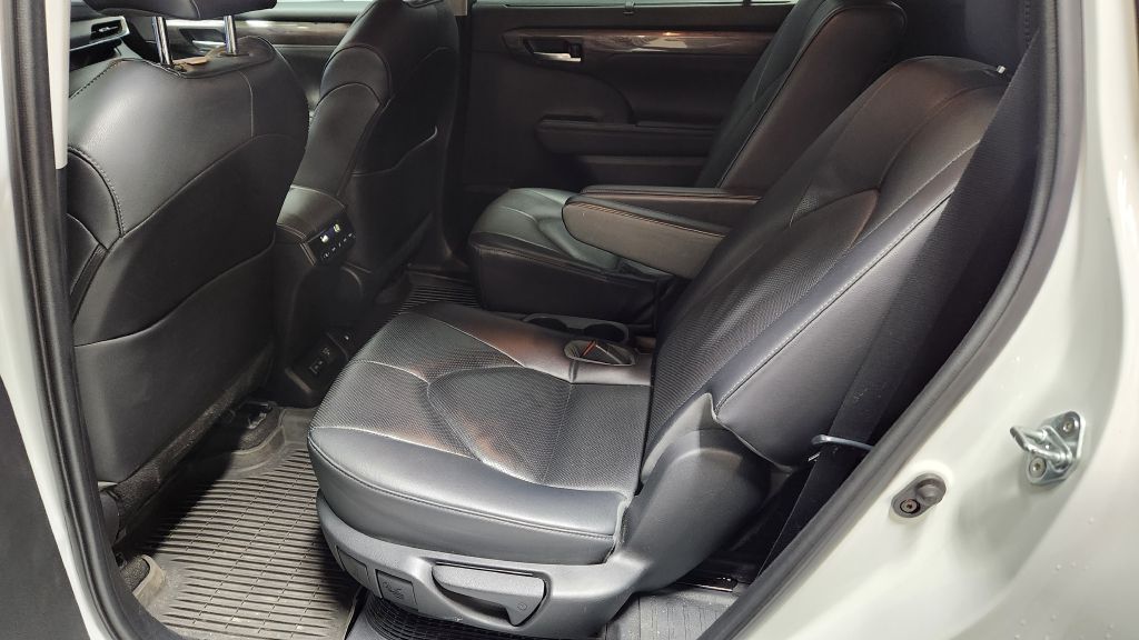 Photo 83 of this TOYOTA HIGHLANDER