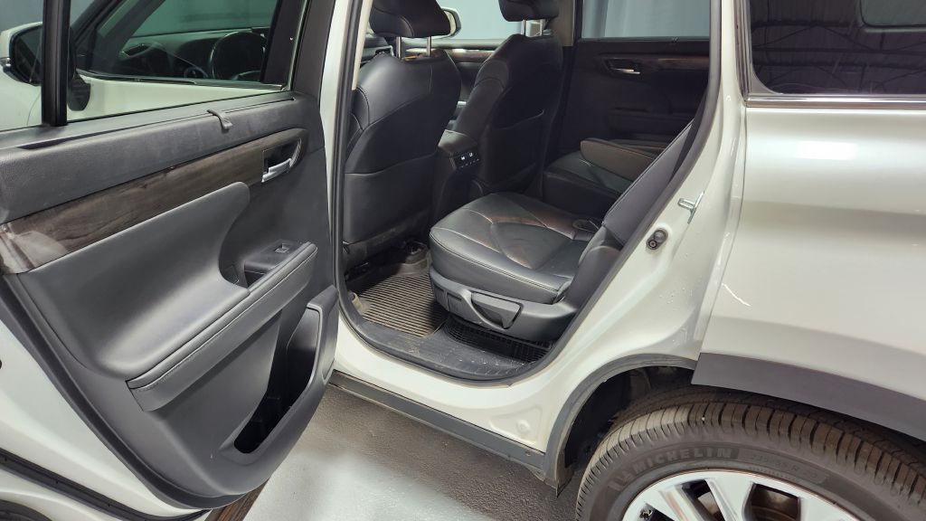 Photo 84 of this TOYOTA HIGHLANDER