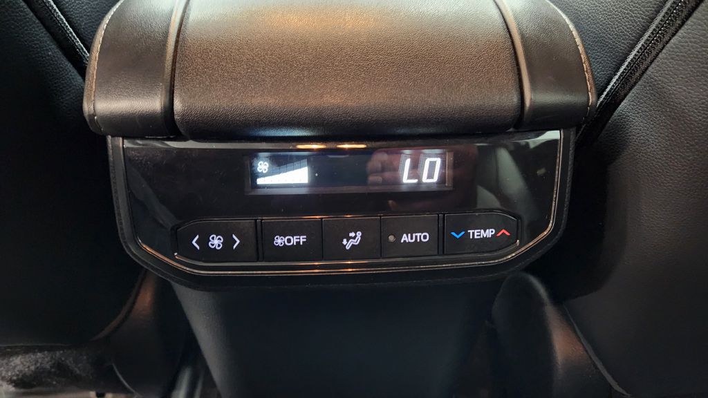 Photo 85 of this TOYOTA HIGHLANDER