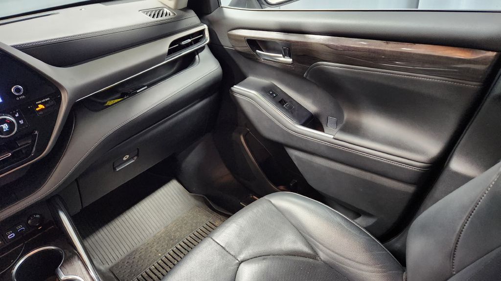 Photo 89 of this TOYOTA HIGHLANDER