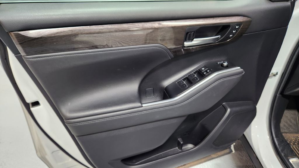 Photo 90 of this TOYOTA HIGHLANDER