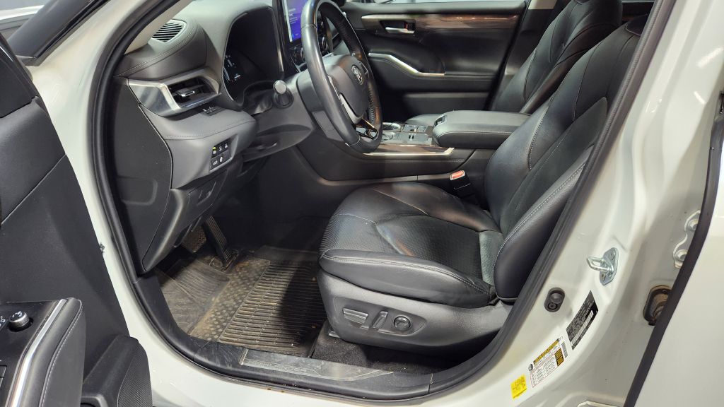 Photo 91 of this TOYOTA HIGHLANDER
