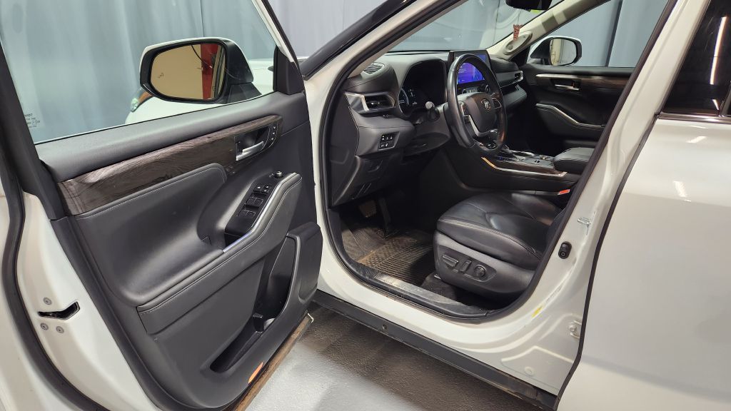 Photo 92 of this TOYOTA HIGHLANDER