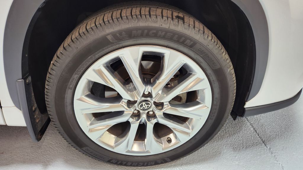 Photo 109 of this TOYOTA HIGHLANDER