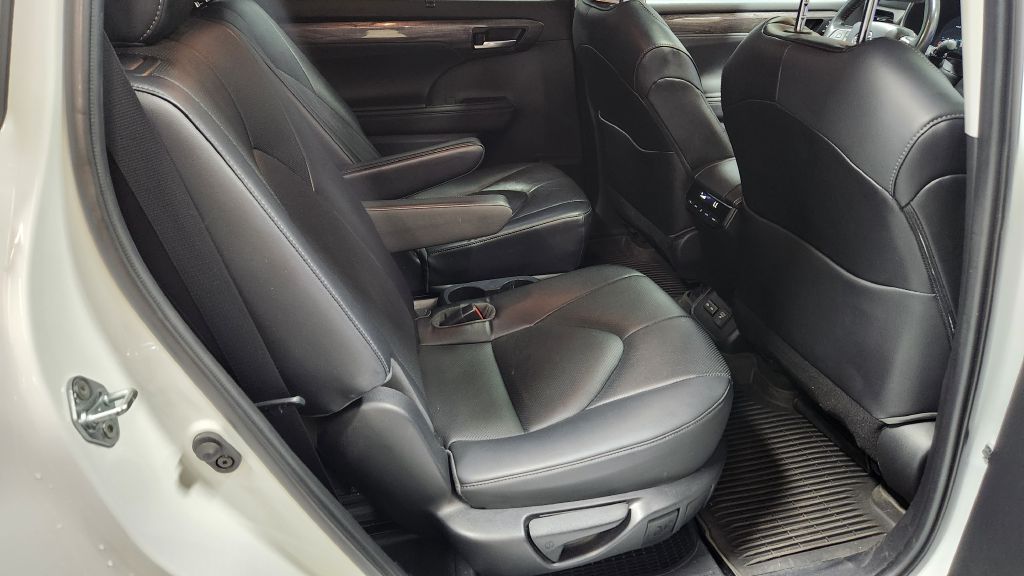 Photo 115 of this TOYOTA HIGHLANDER