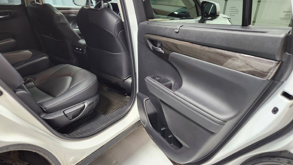 Photo 116 of this TOYOTA HIGHLANDER