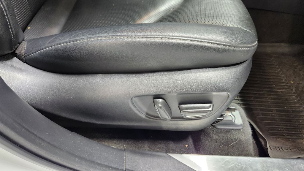 Photo 125 of this TOYOTA HIGHLANDER