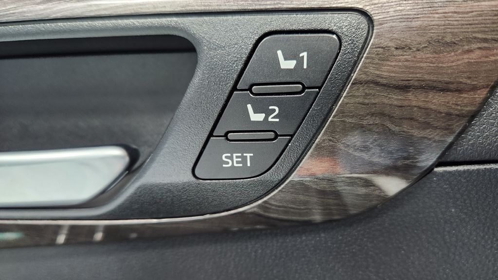 Photo 141 of this TOYOTA HIGHLANDER