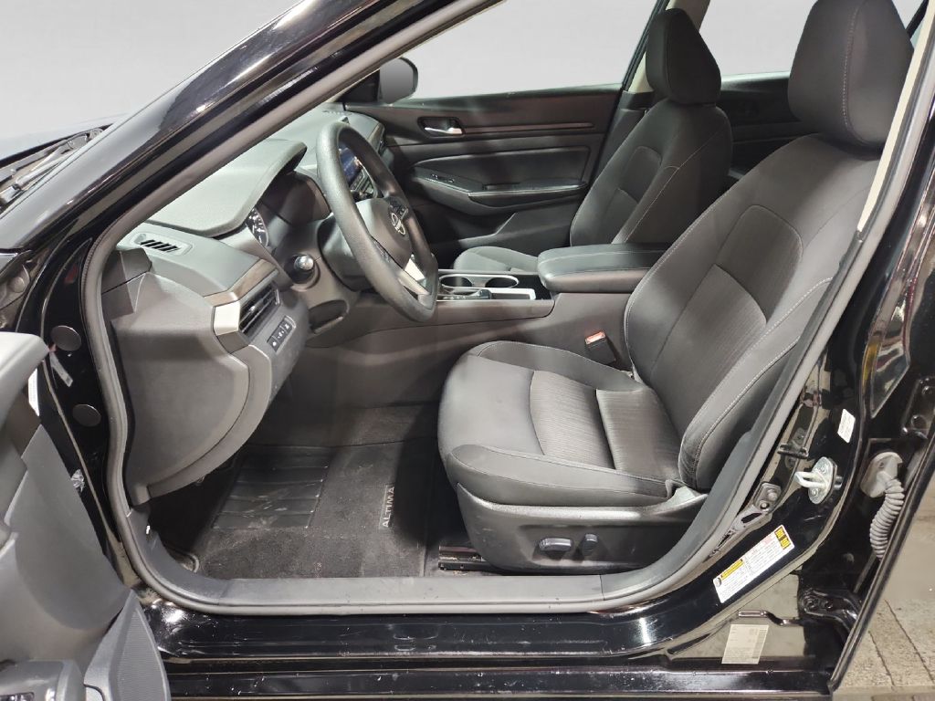 Photo 10 of this NISSAN ALTIMA