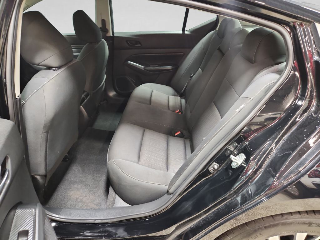Photo 13 of this NISSAN ALTIMA