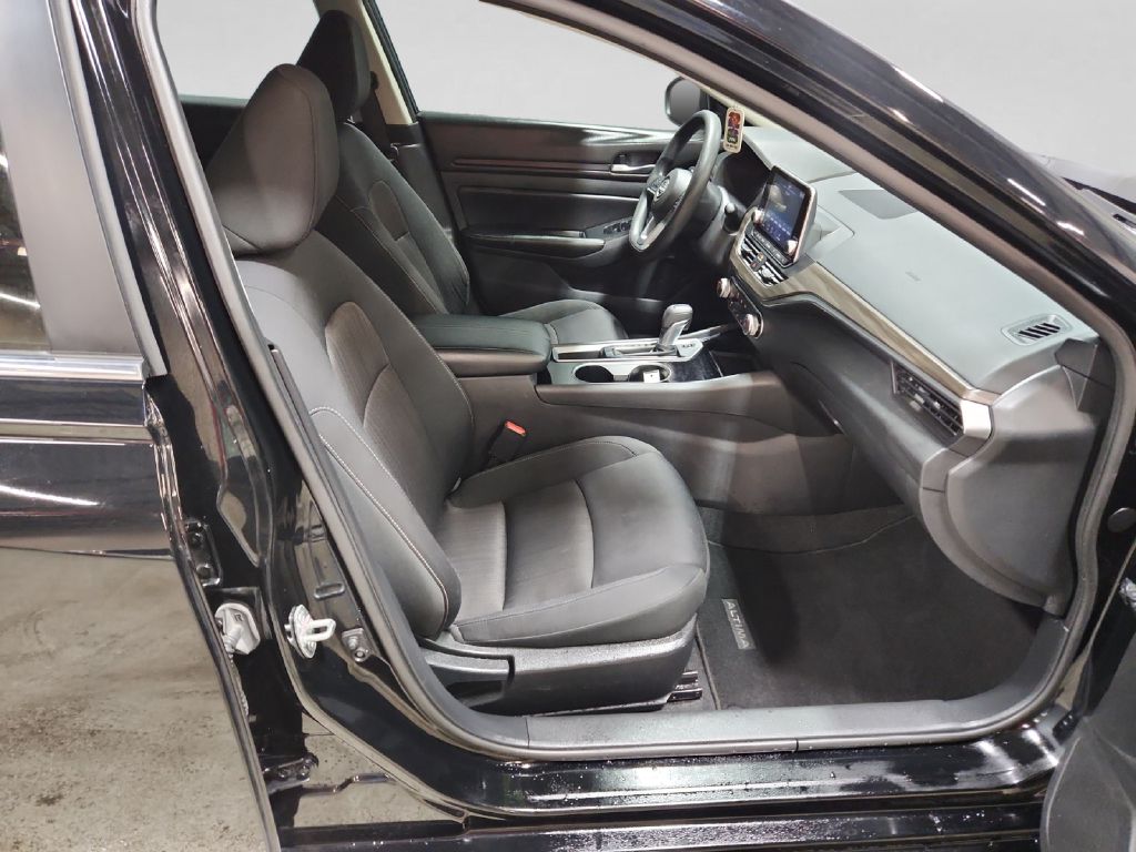 Photo 15 of this NISSAN ALTIMA