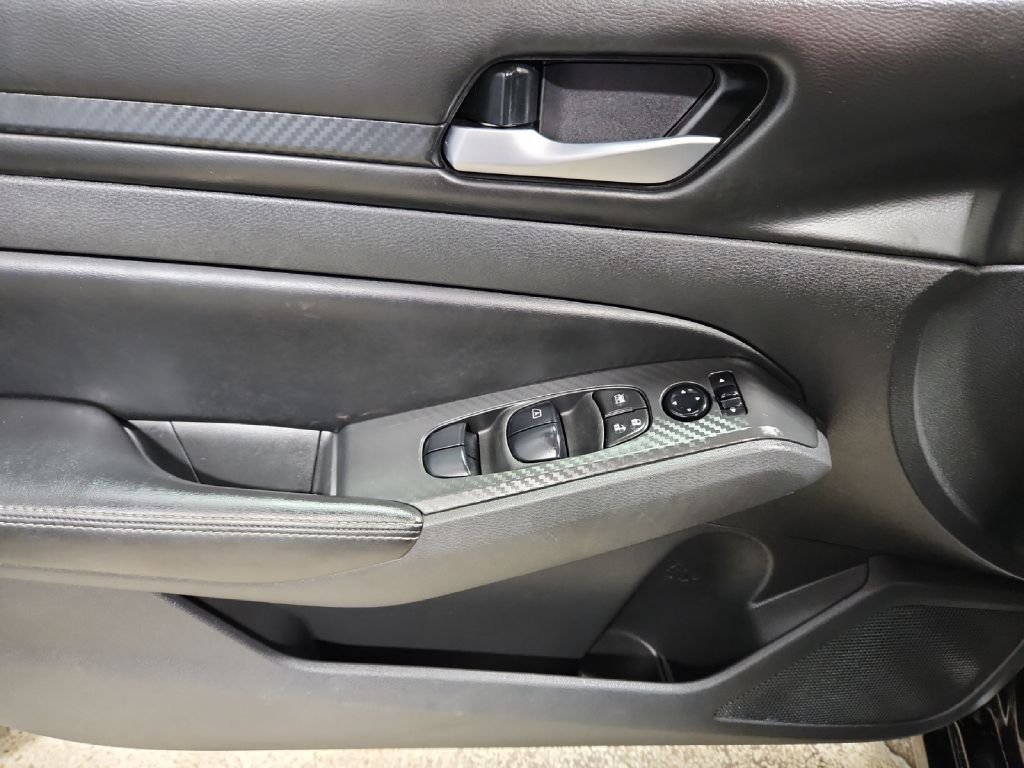 Photo 17 of this NISSAN ALTIMA