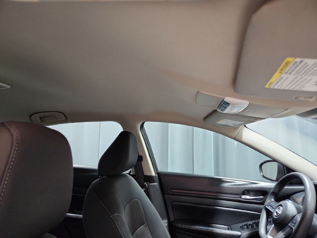 Photo 26 of this NISSAN ALTIMA