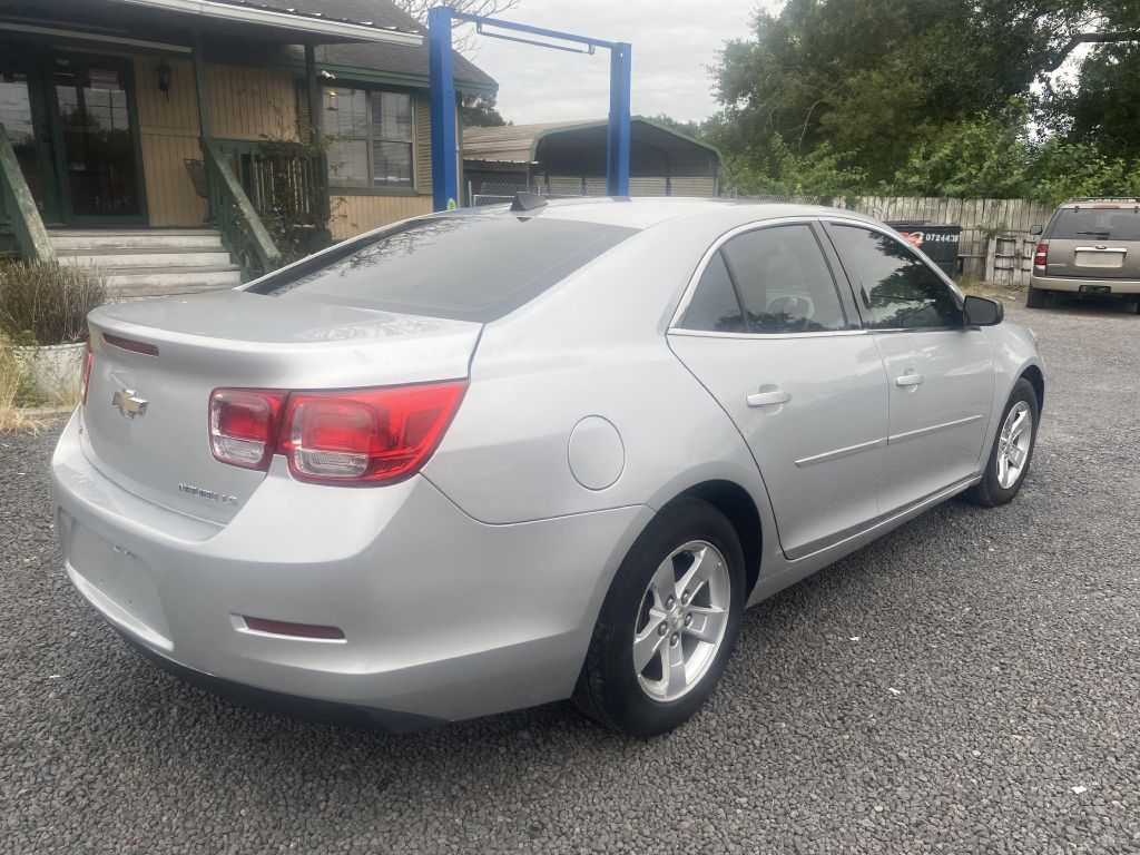 Photo 5 of this CHEVROLET MALIBU