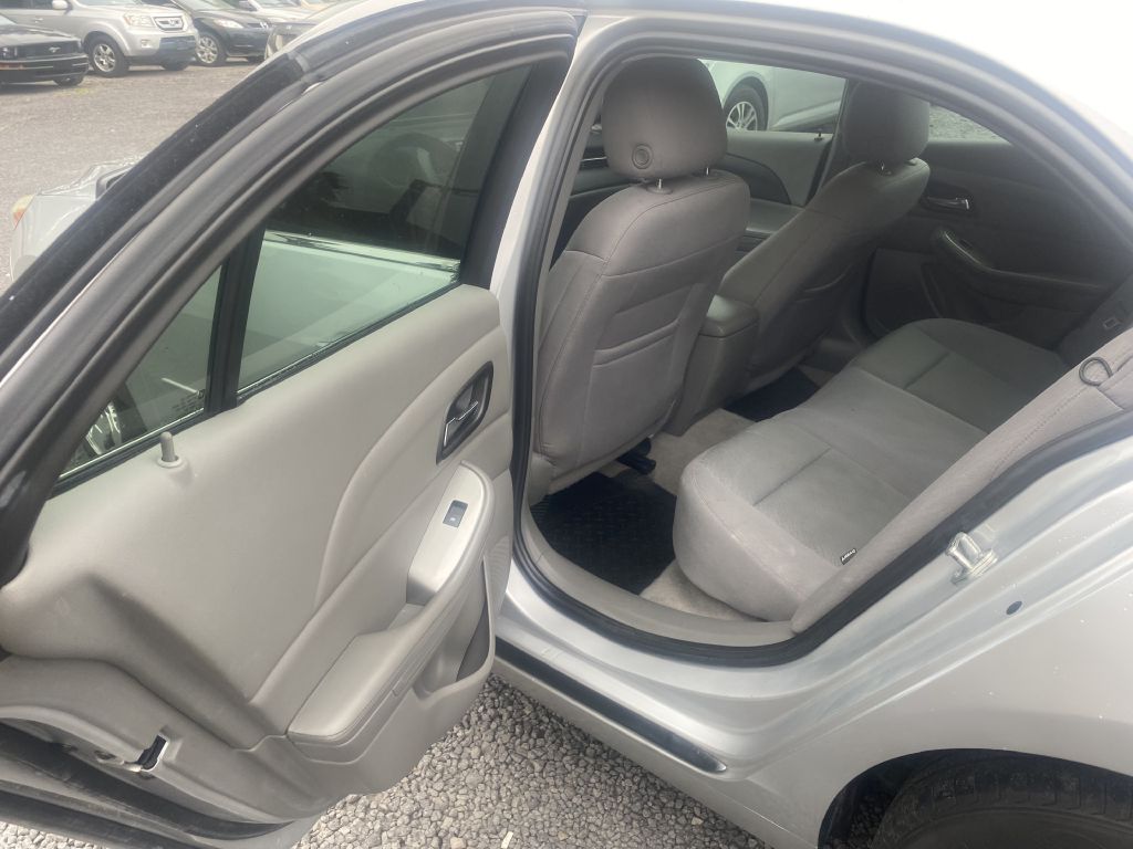 Photo 10 of this CHEVROLET MALIBU