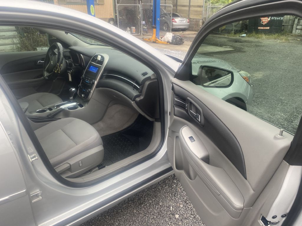 Photo 11 of this CHEVROLET MALIBU
