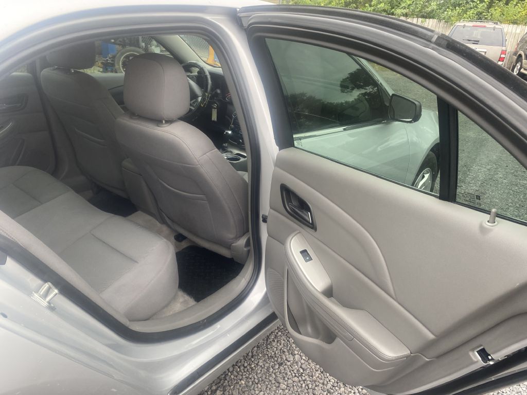 Photo 12 of this CHEVROLET MALIBU