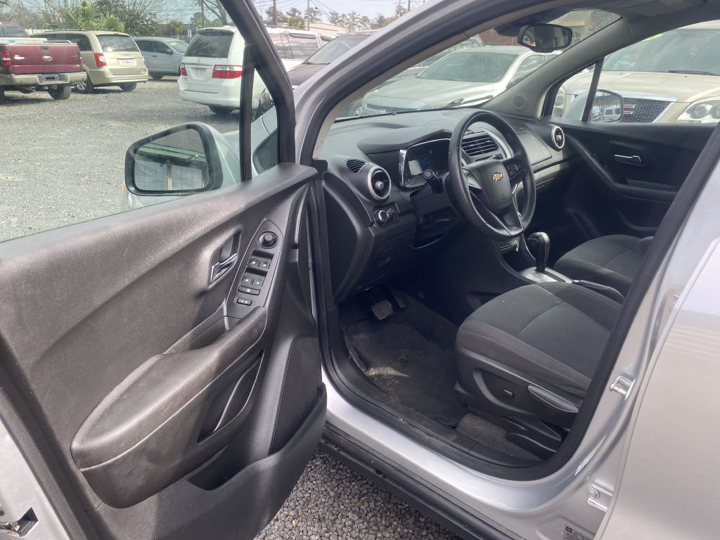 Photo 10 of this CHEVROLET TRAX