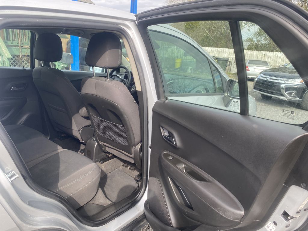 Photo 14 of this CHEVROLET TRAX