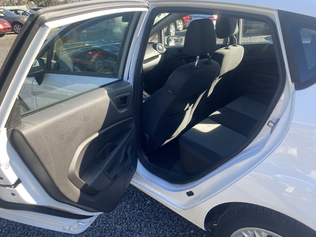 Photo 10 of this FORD FIESTA