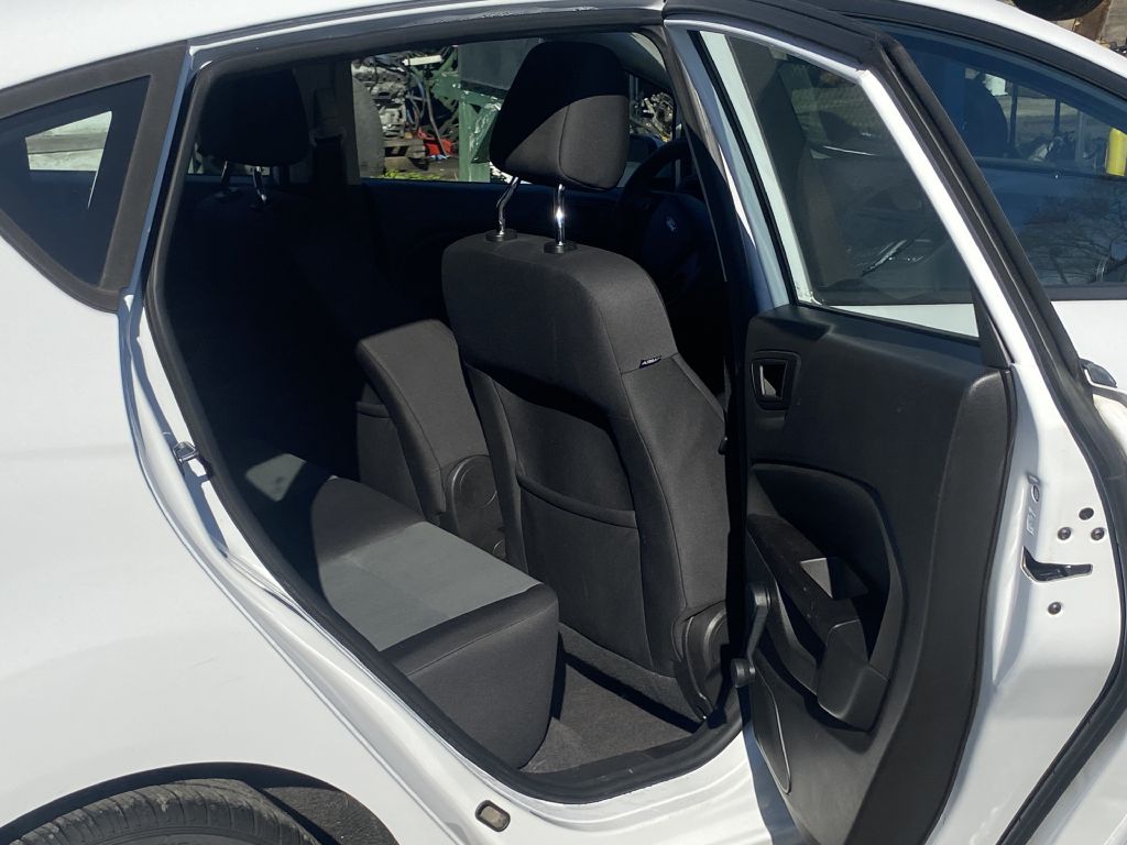 Photo 13 of this FORD FIESTA
