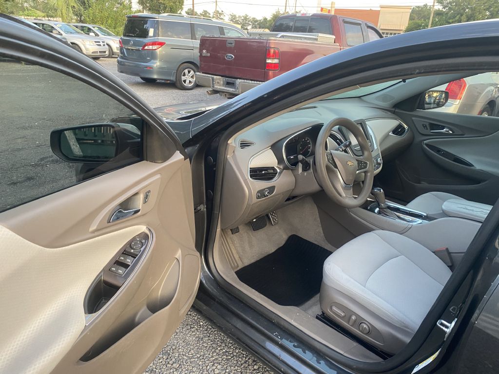 Photo 9 of this CHEVROLET MALIBU