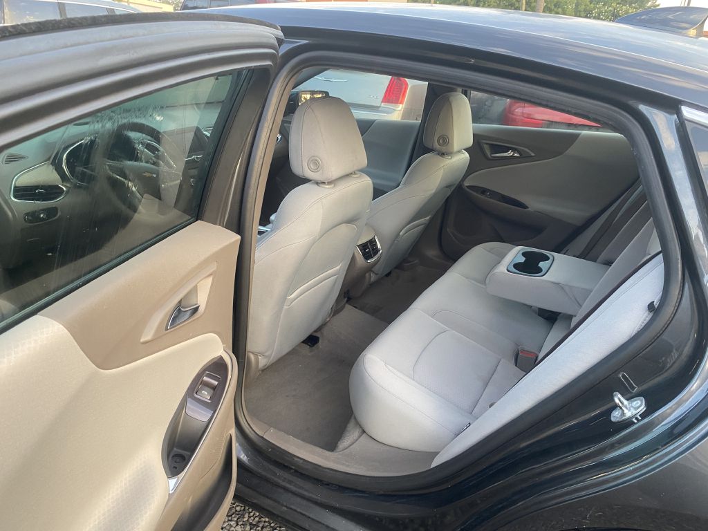 Photo 10 of this CHEVROLET MALIBU