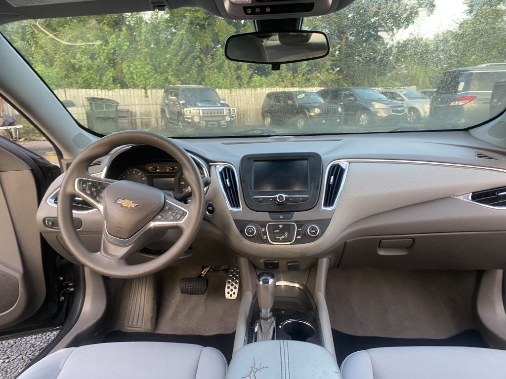 Photo 13 of this CHEVROLET MALIBU