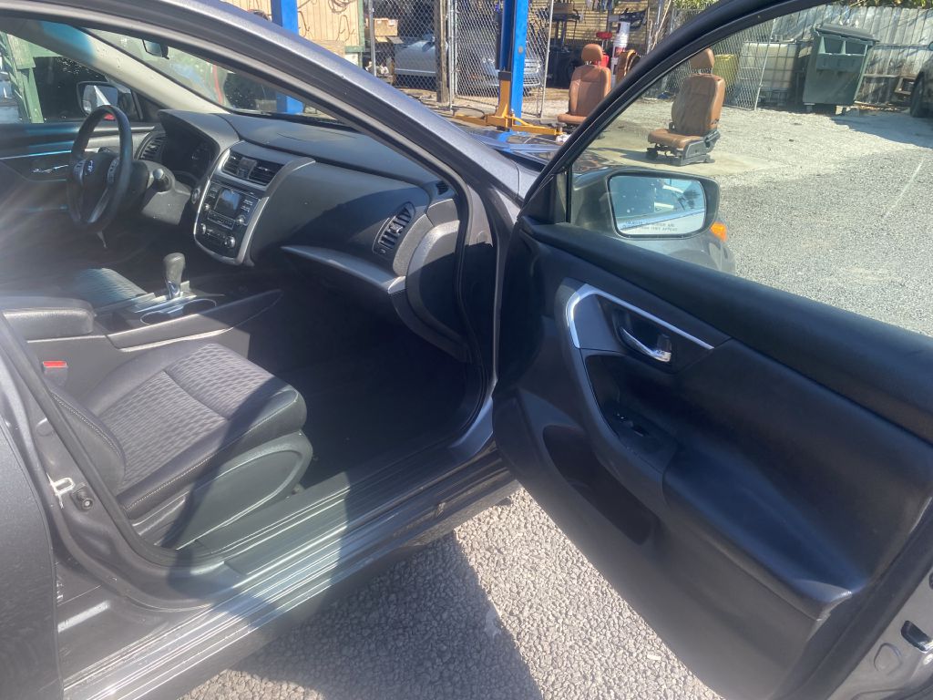 Photo 9 of this NISSAN ALTIMA