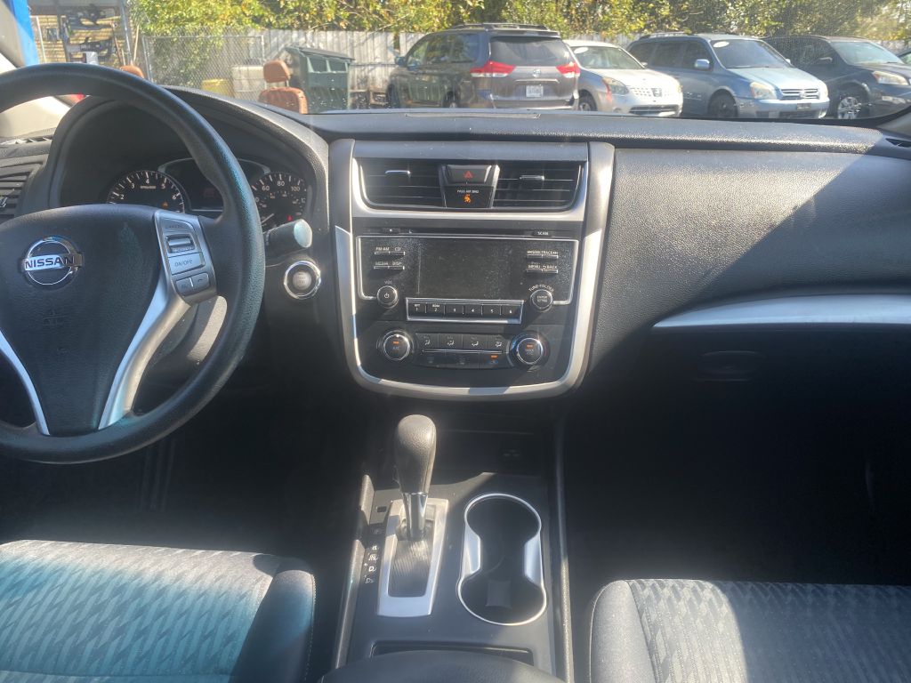 Photo 10 of this NISSAN ALTIMA