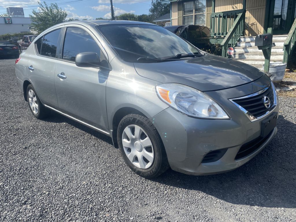 Photo 3 of this NISSAN VERSA