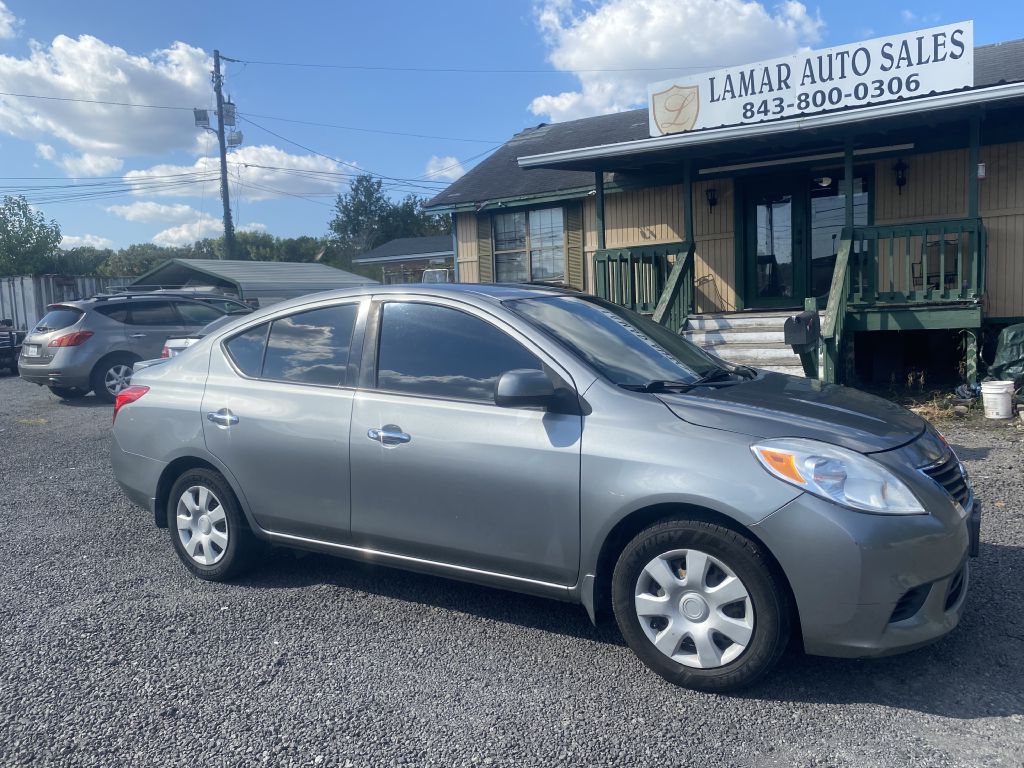 Photo 4 of this NISSAN VERSA