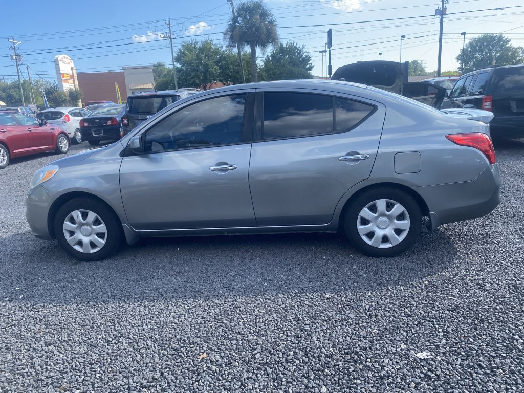 Photo 8 of this NISSAN VERSA
