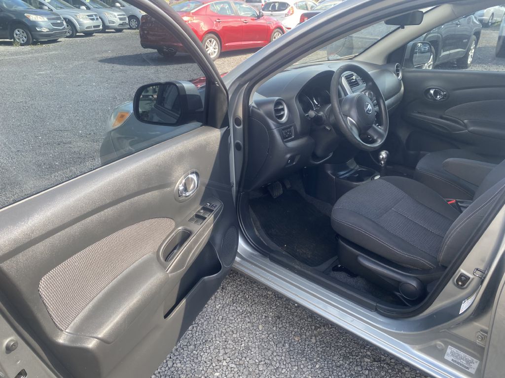 Photo 9 of this NISSAN VERSA