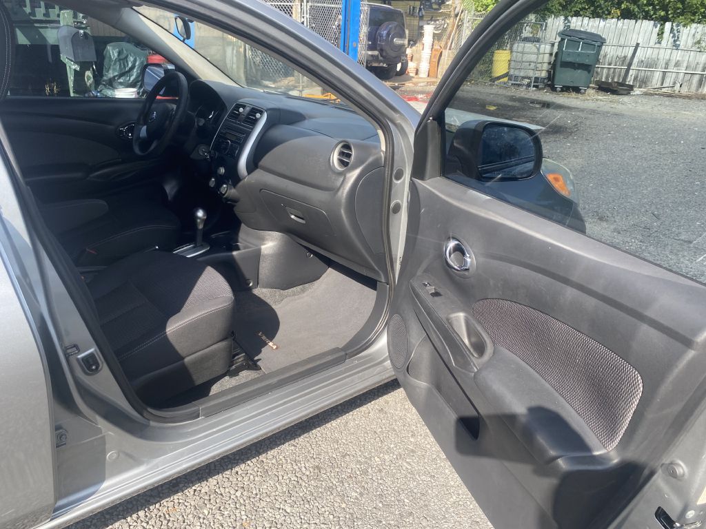Photo 11 of this NISSAN VERSA