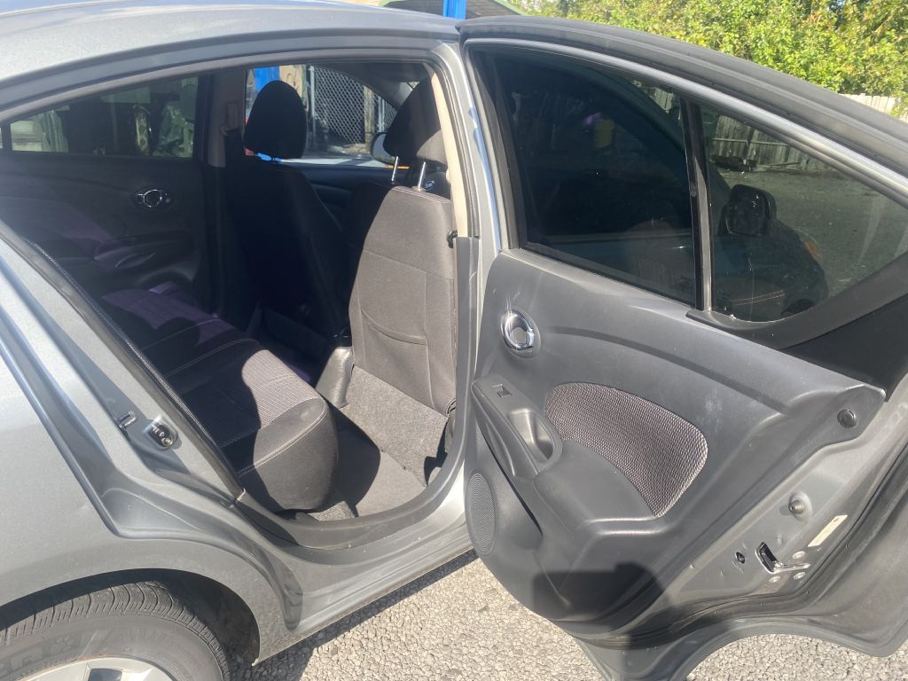 Photo 13 of this NISSAN VERSA