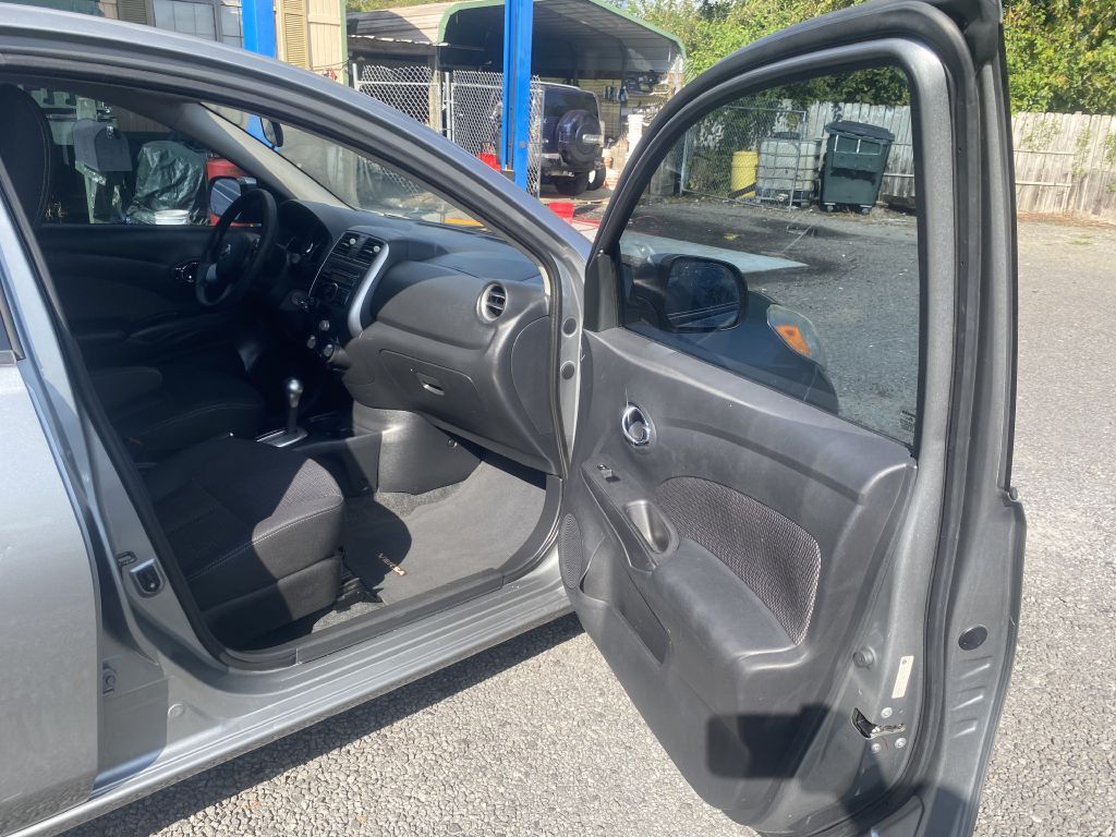 Photo 14 of this NISSAN VERSA