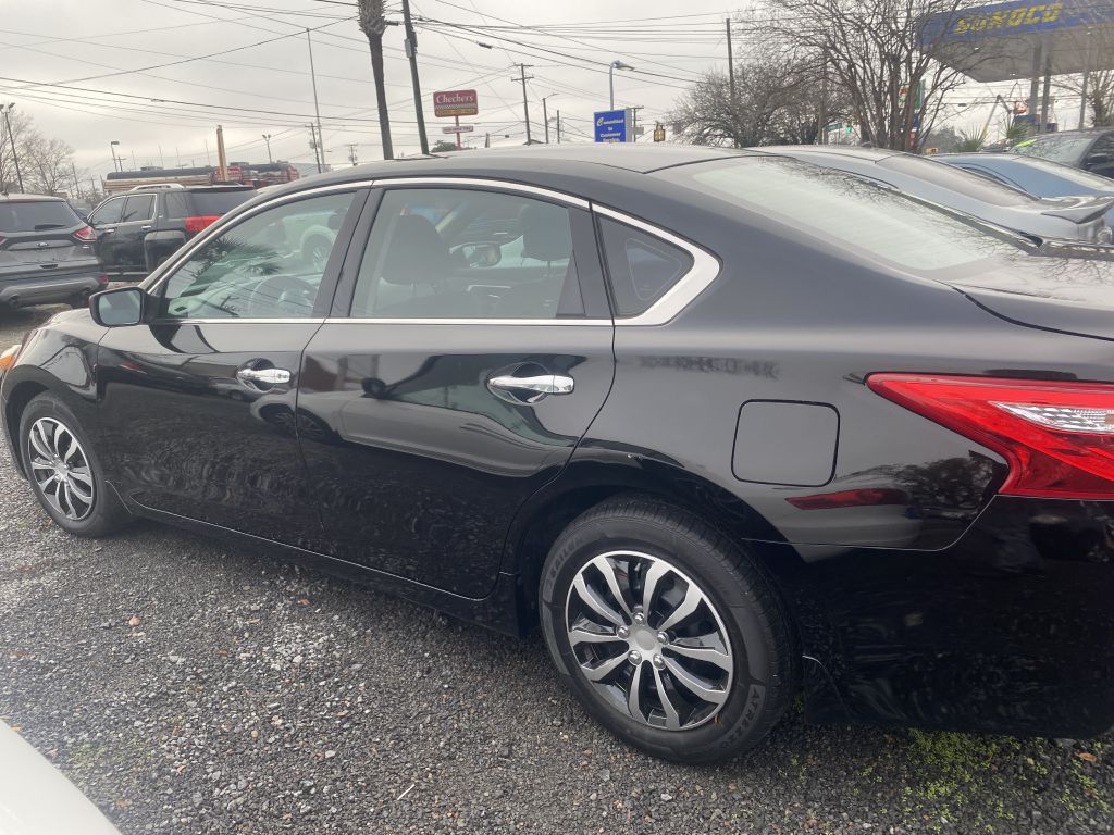 Photo 7 of this NISSAN ALTIMA