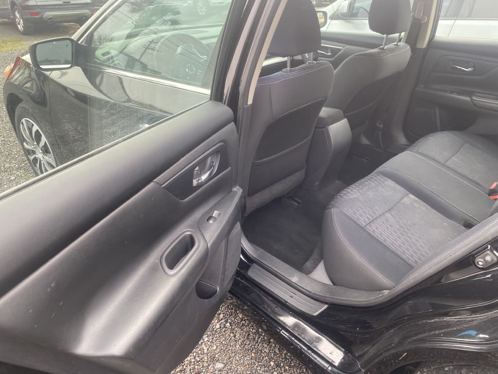 Photo 9 of this NISSAN ALTIMA