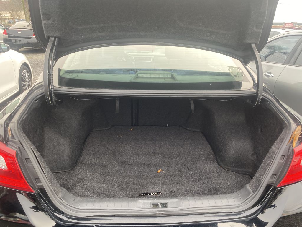 Photo 10 of this NISSAN ALTIMA