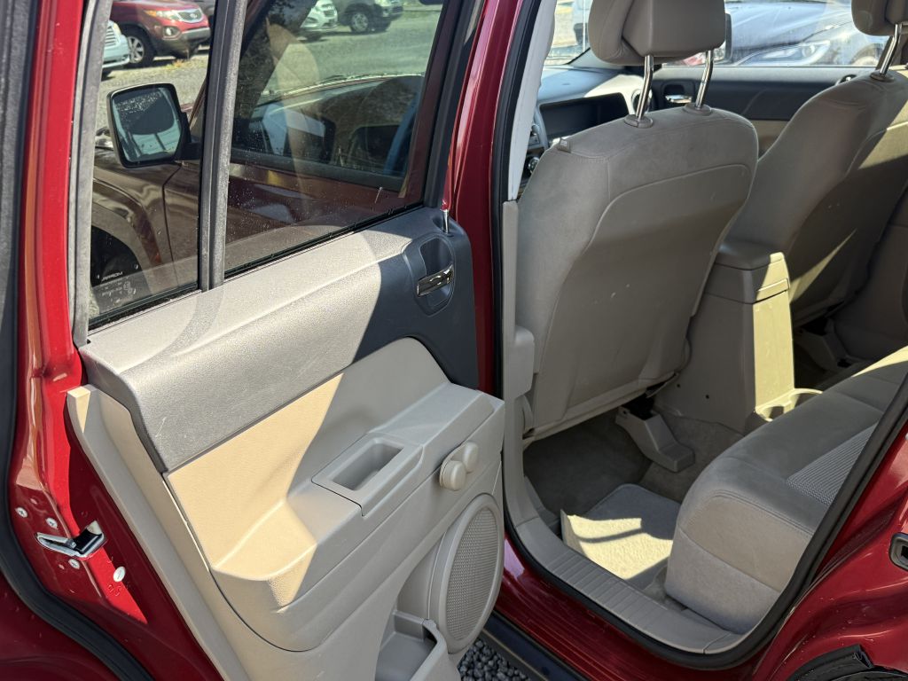 Photo 10 of this JEEP PATRIOT