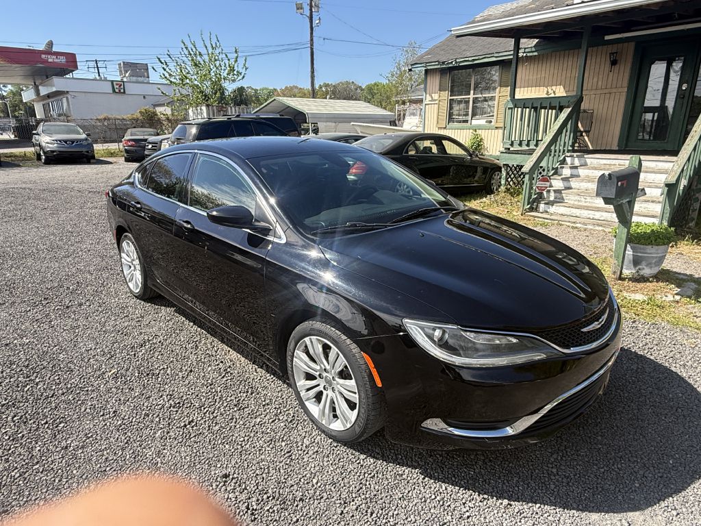 Photo 3 of this CHRYSLER 200