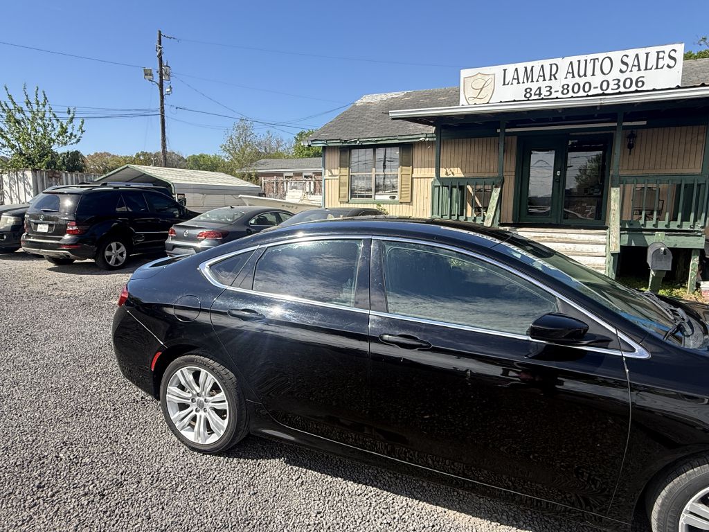 Photo 4 of this CHRYSLER 200