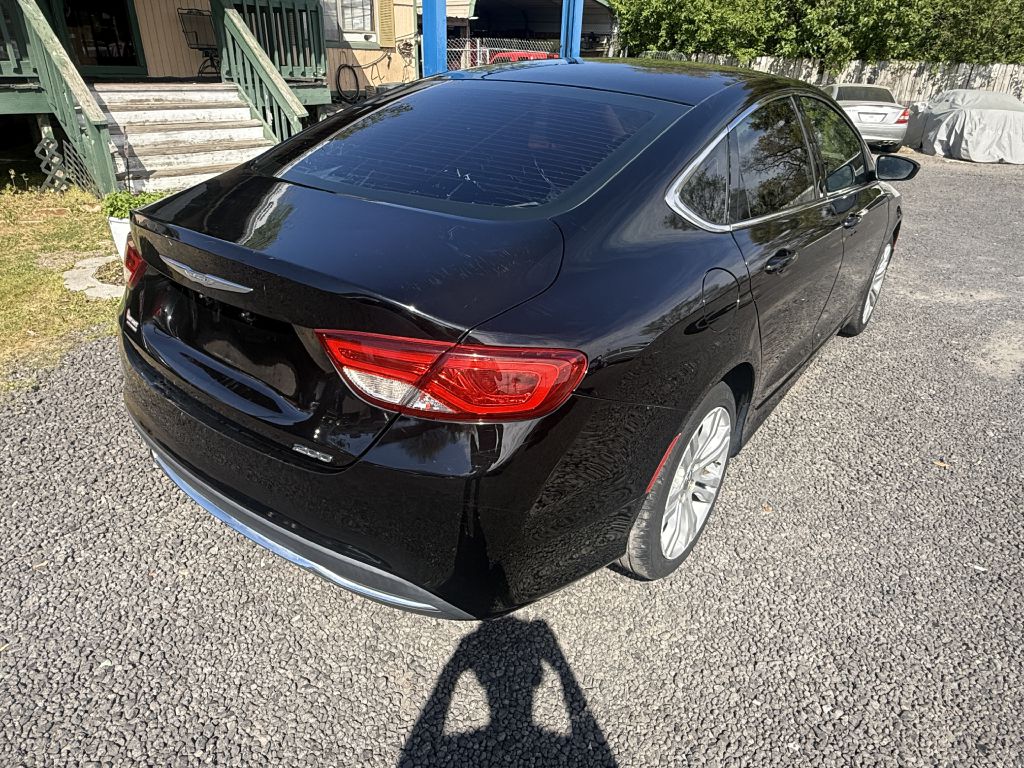 Photo 5 of this CHRYSLER 200