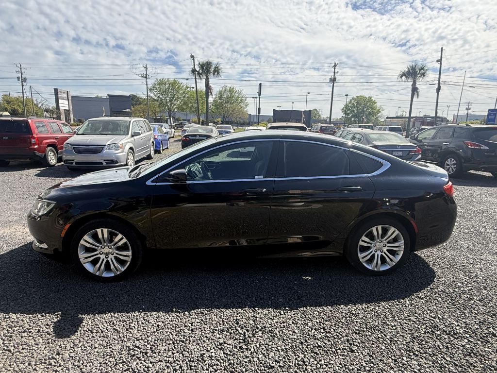 Photo 8 of this CHRYSLER 200