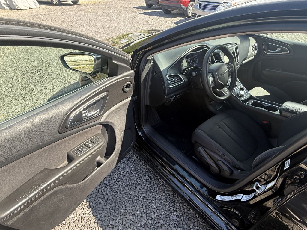 Photo 9 of this CHRYSLER 200