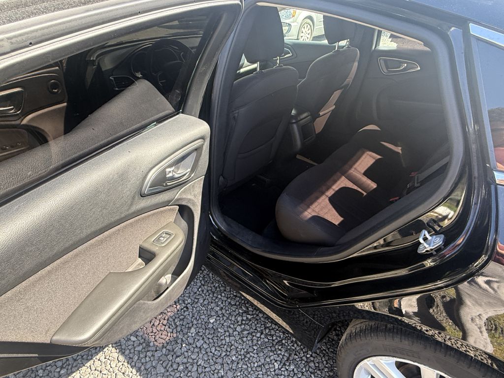 Photo 10 of this CHRYSLER 200